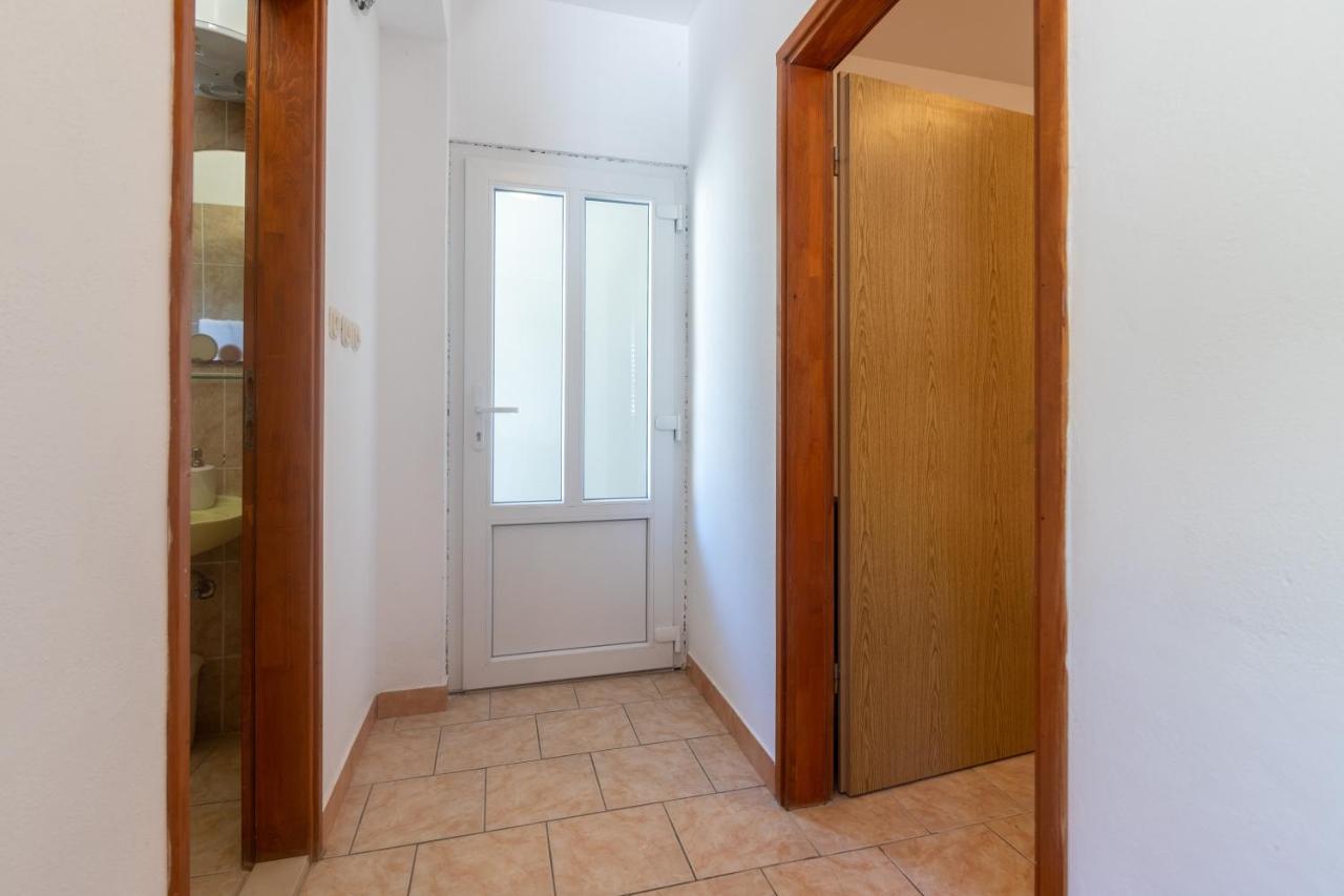 Apartments With A Parking Space Ivan Dolac, Hvar - 15784 Bagian luar foto