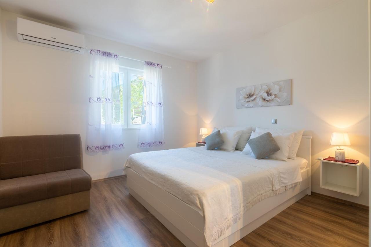 Apartments With A Parking Space Ivan Dolac, Hvar - 15784 Bagian luar foto