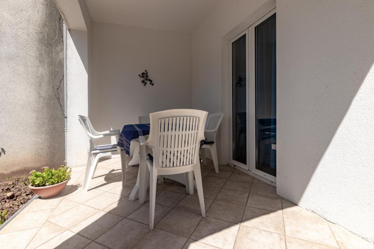 Apartments With A Parking Space Ivan Dolac, Hvar - 15784 Bagian luar foto