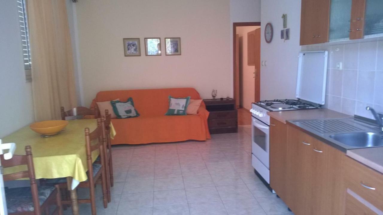 Apartments With A Parking Space Ivan Dolac, Hvar - 15784 Bagian luar foto